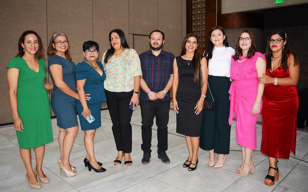 Solemnes actos de graduación de Academia Profesional Las Amigas y el Instituto Técnico Los Zorzales 