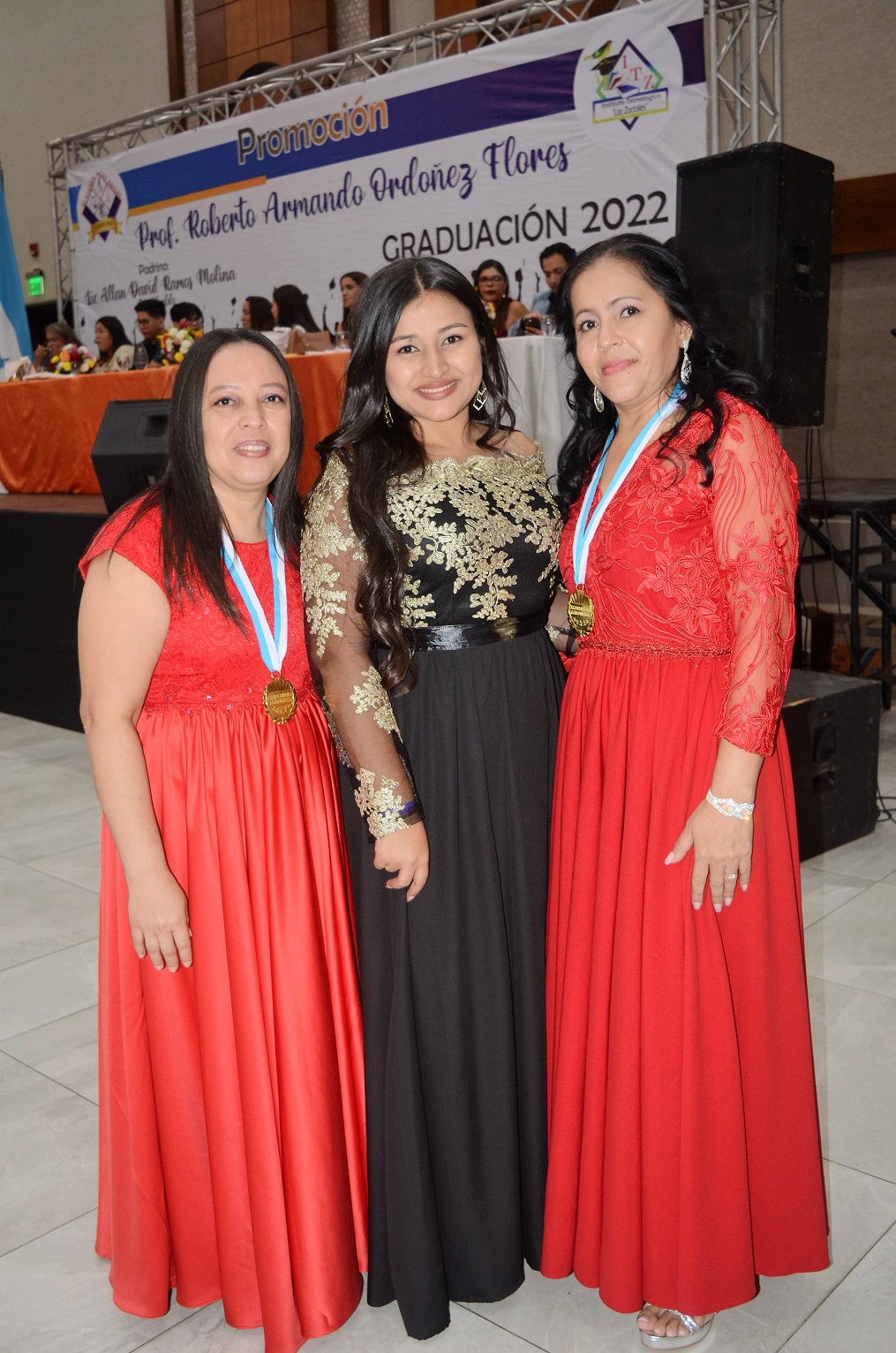 Solemnes actos de graduación de Academia Profesional Las Amigas y el Instituto Técnico Los Zorzales 