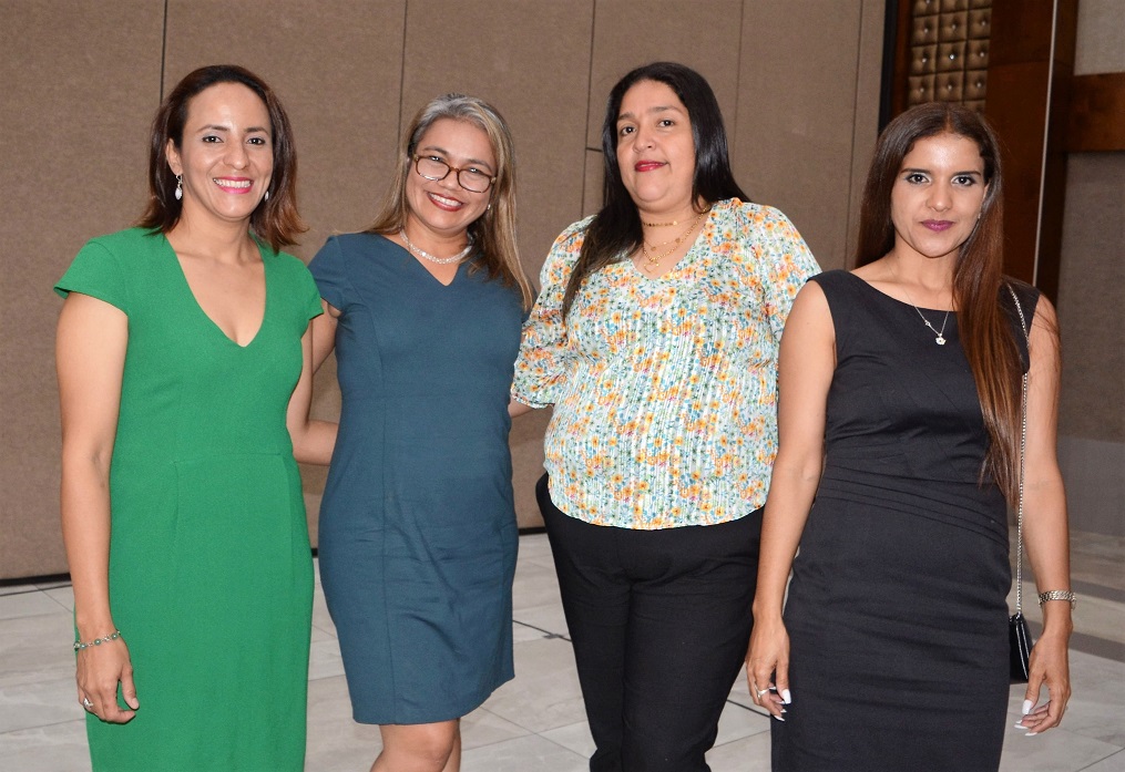 Solemnes actos de graduación de Academia Profesional Las Amigas y el Instituto Técnico Los Zorzales 