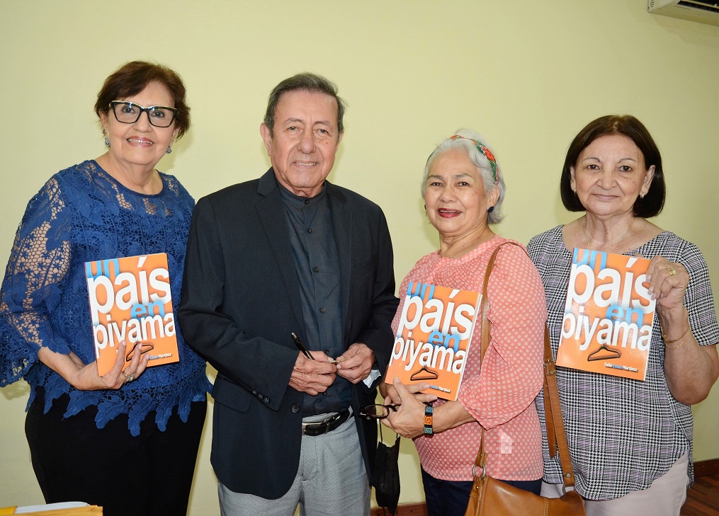 Presentación de "Un país en piyama", la novela del periodista Renán Martínez