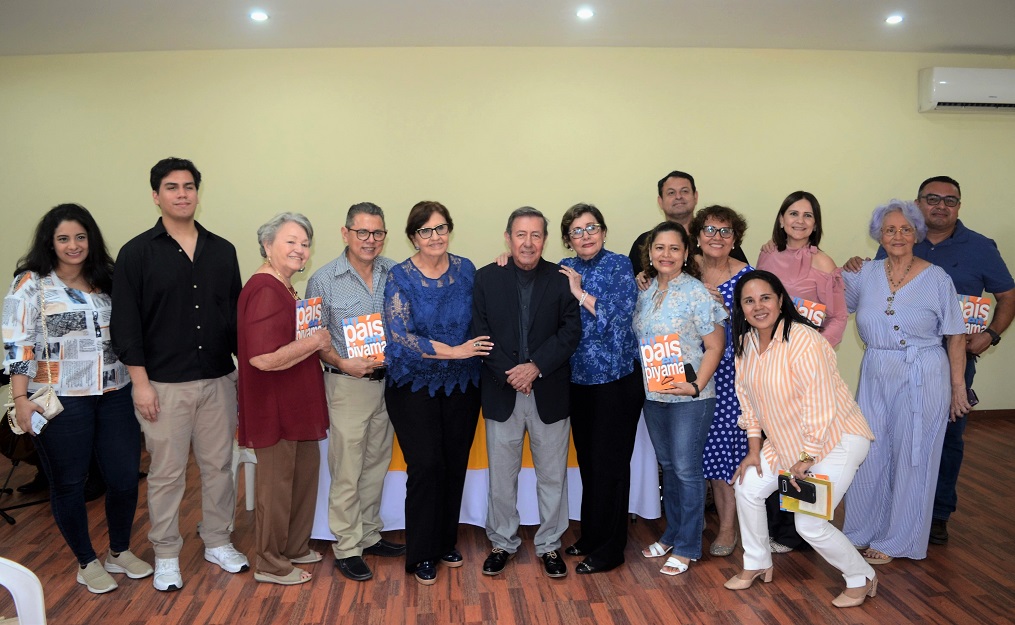 Presentación de "Un país en piyama", la novela del periodista Renán Martínez