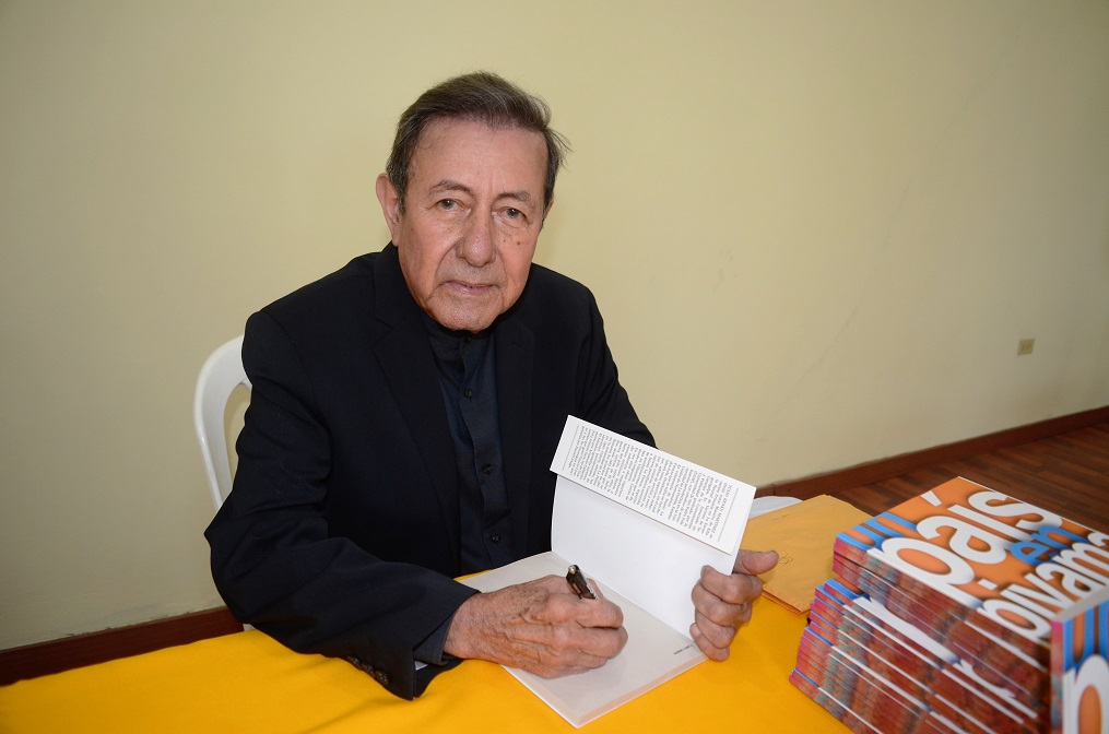 Presentación de "Un país en piyama", la novela del periodista Renán Martínez