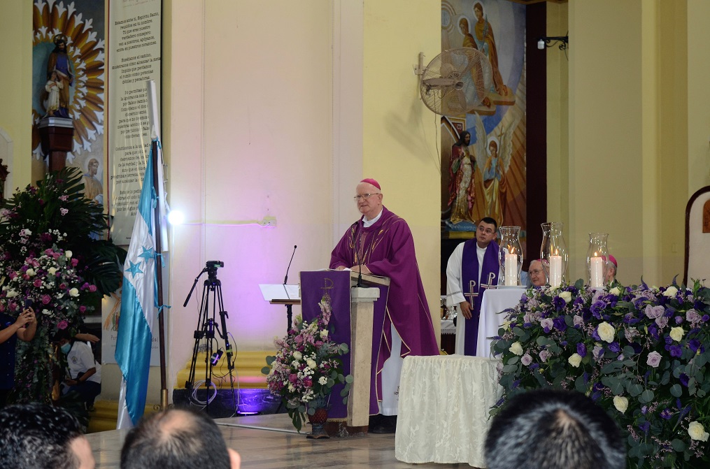 Monseñor Michael Lenihan asume como primer arzobispo de la arquidiócesis de San Pedro Sula