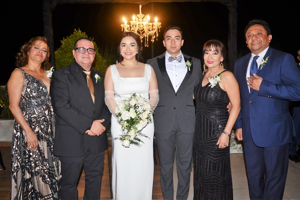 Raymond Barrios y Cindy Flores: protagonistas de un boda íntima y llena de amor