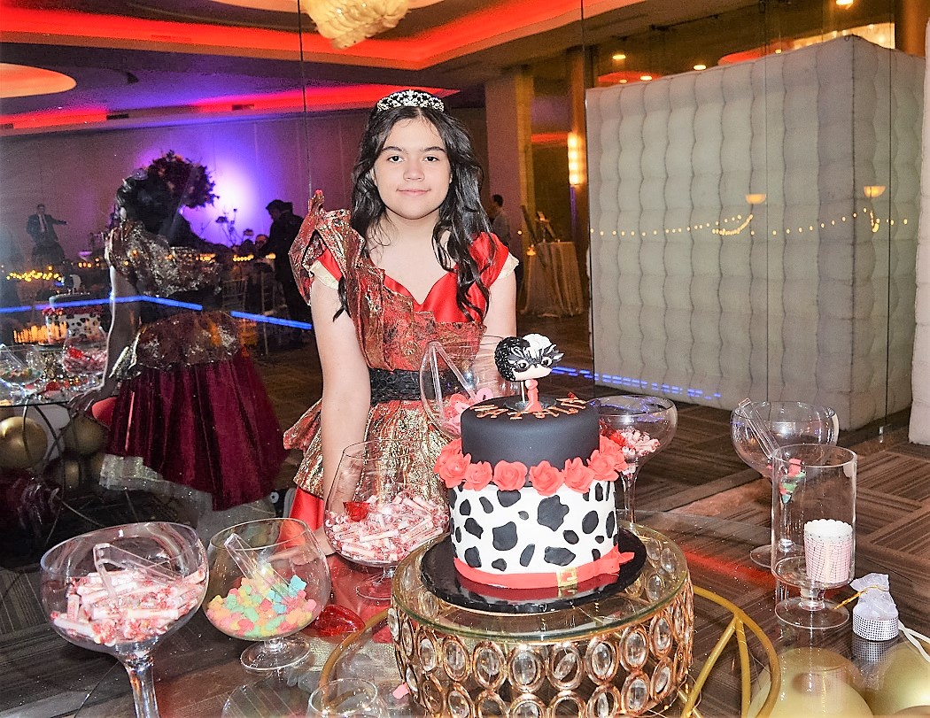 Natalia Miranda y su fiesta de XV años inspirada en Cruella de Vil y los 101 dálmatas