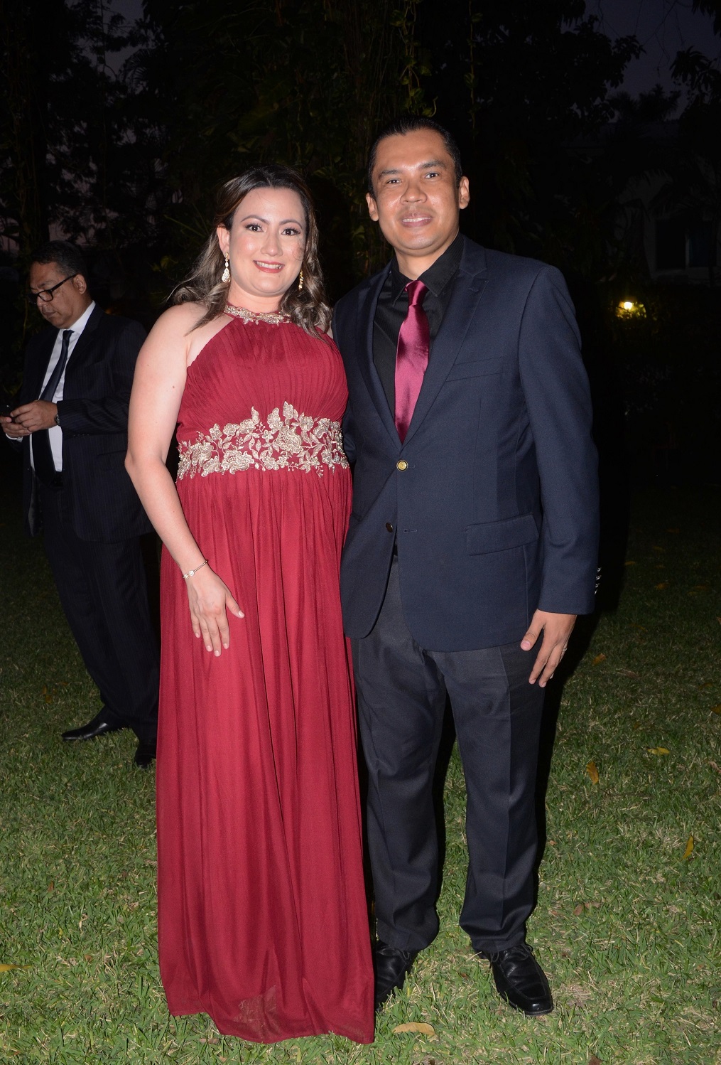 Carlos Ponce y Karen Chinchilla unen sus vidas en una cita nupcial íntima e inolvidable 