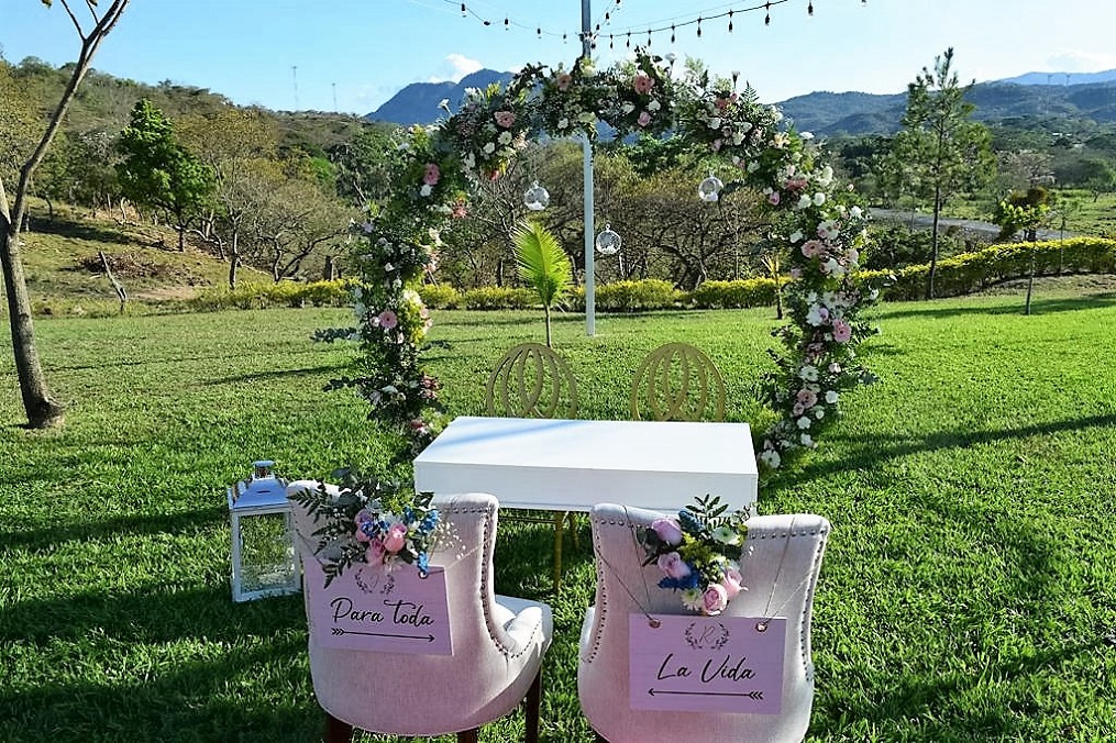 Elegante boda civil de Rosa Méndez y Jesús Chinchilla