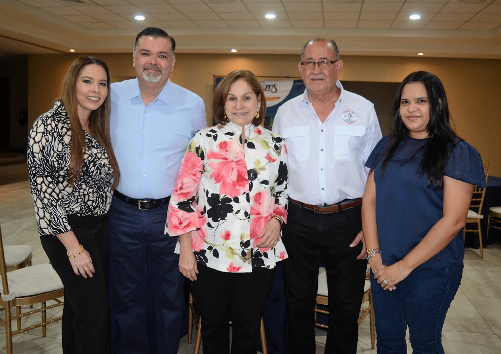 Miembros de Canaturh comparten en ameno cóctel de confraternidad 