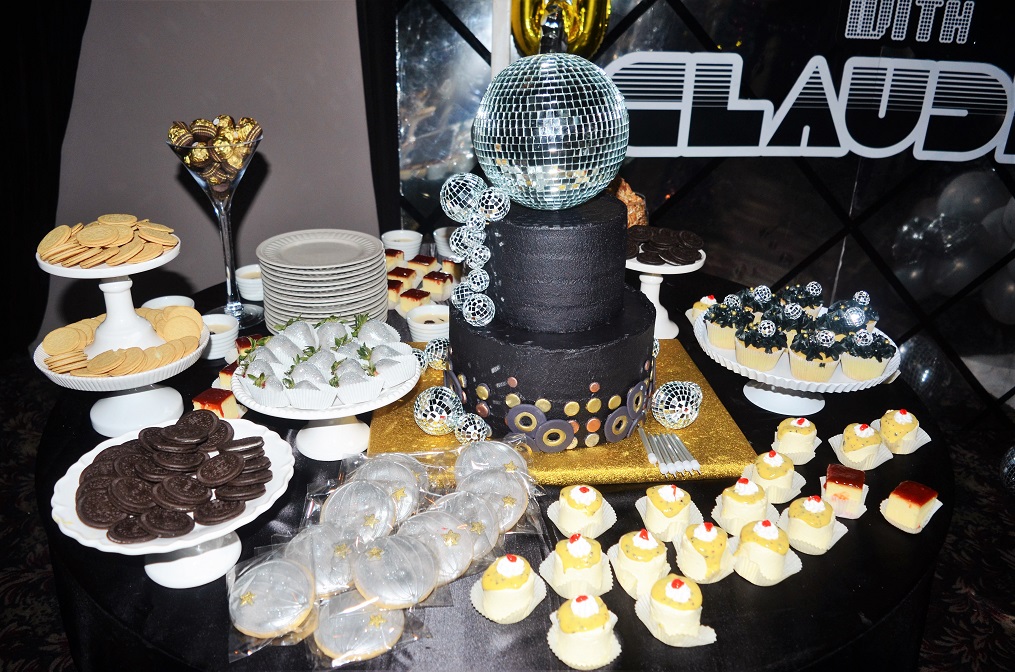 El brillo de las lentejuelas iluminó la fiesta de cumpleaños de Claudia Kattán de Jordán