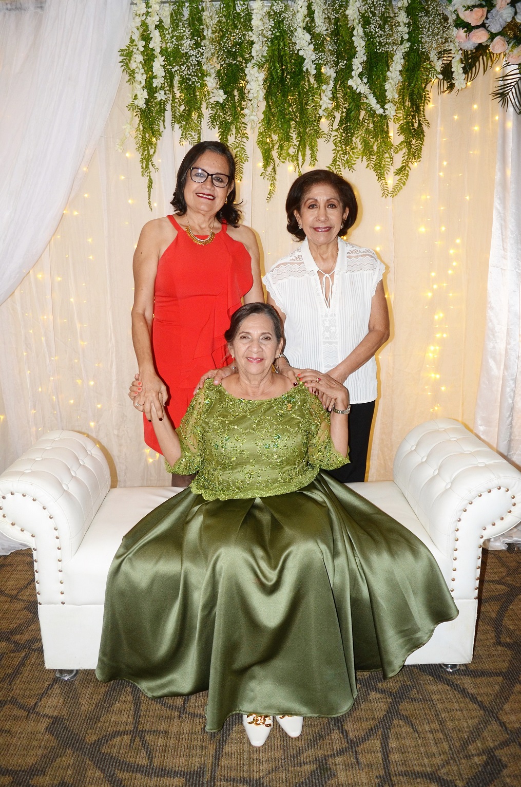 Celebrando el cumpleaños 70 de doña Rosa Marina Alvarado