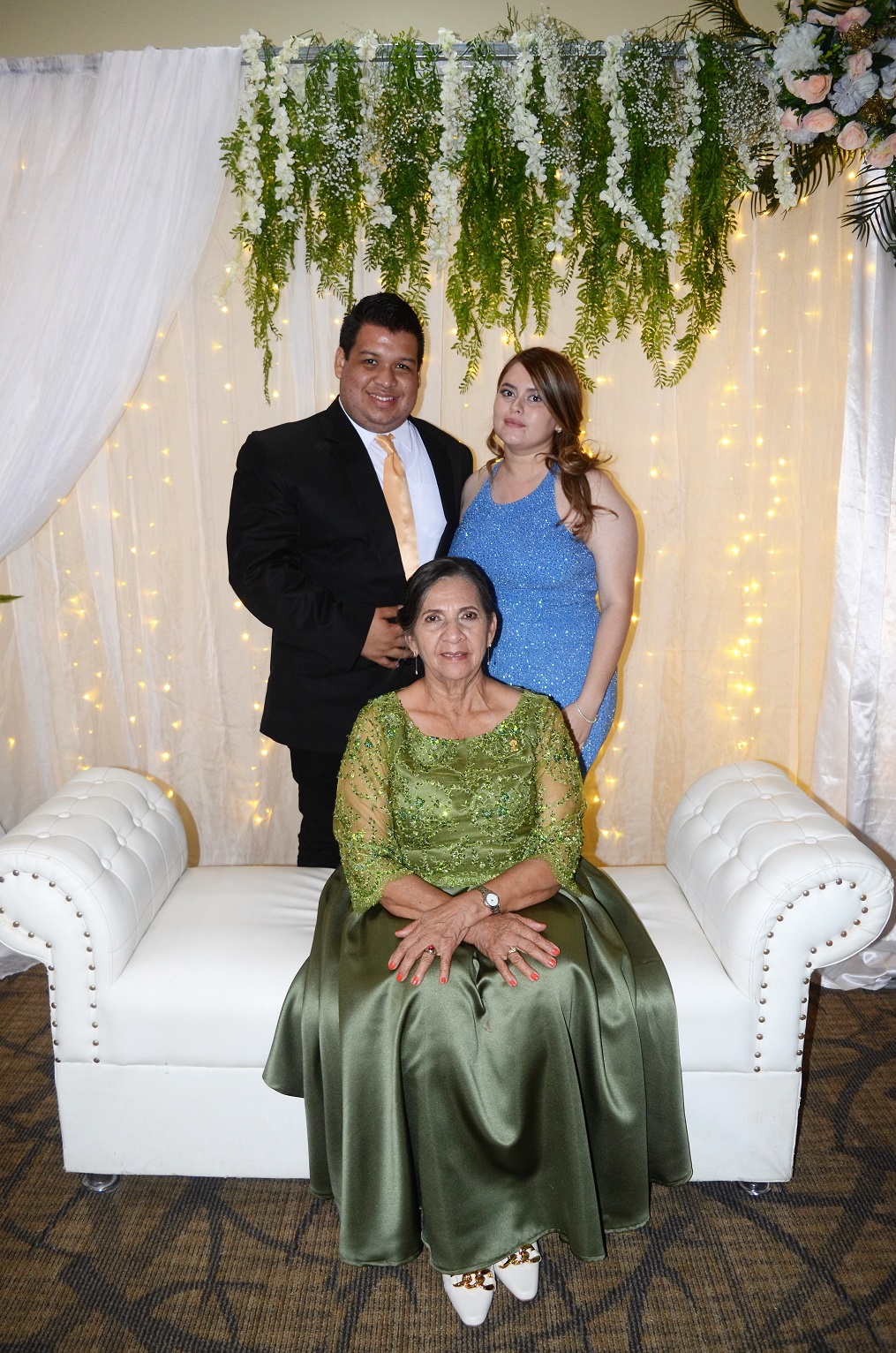 Celebrando el cumpleaños 70 de doña Rosa Marina Alvarado