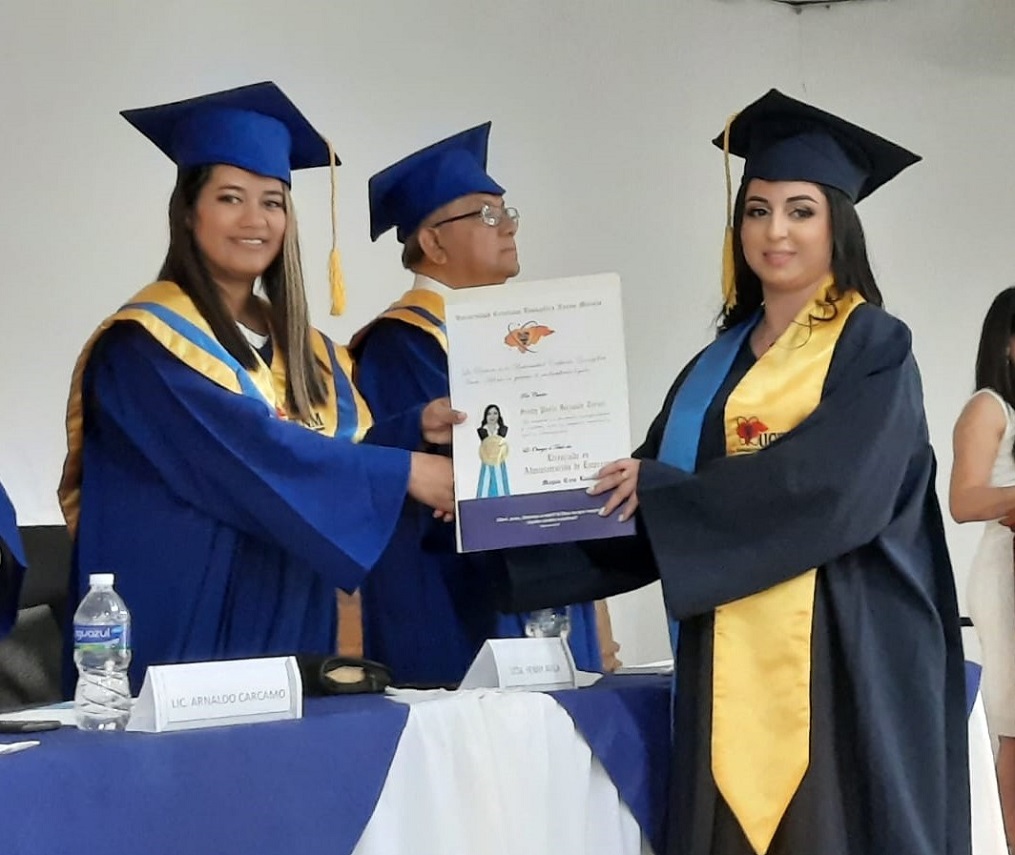 UCENM celebra su centésima quinta promoción de graduados en el Campus Peña Blanca 