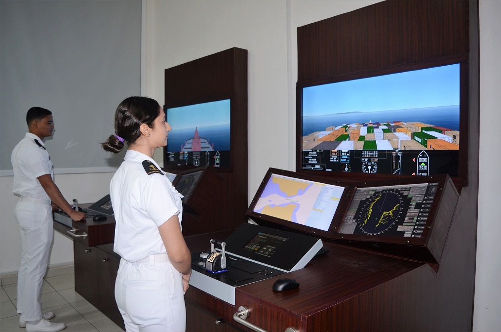 UCENM inaugura moderno simulador integrado modular full missión de navegación marítima