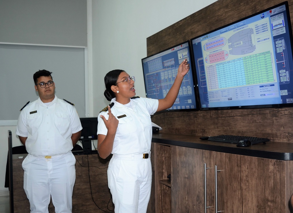 UCENM inaugura moderno simulador integrado modular full missión de navegación marítima
