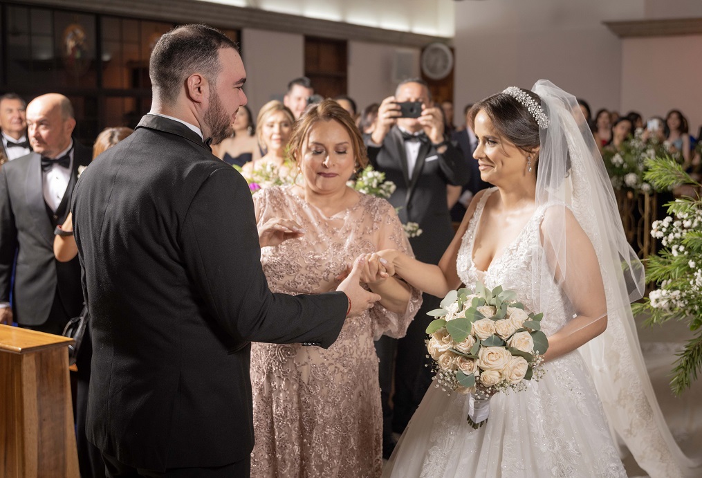 Rosa Méndez y Jesús Chinchilla casados ante Dios en una boda inolvidable