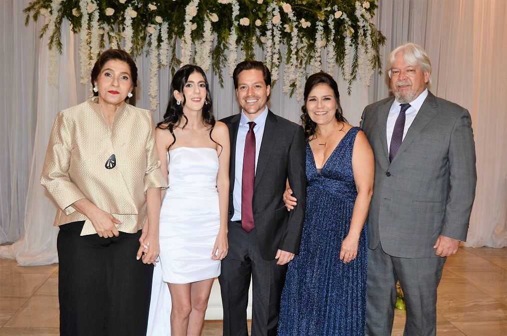 Exclusiva boda civil de Marie Bendeck y Enrique Haeussler