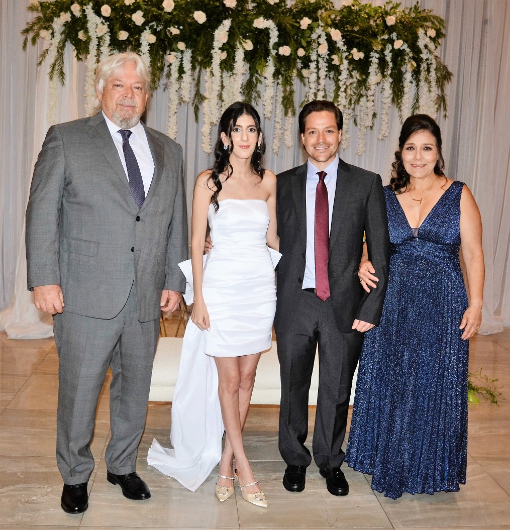 Exclusiva boda civil de Marie Bendeck y Enrique Haeussler