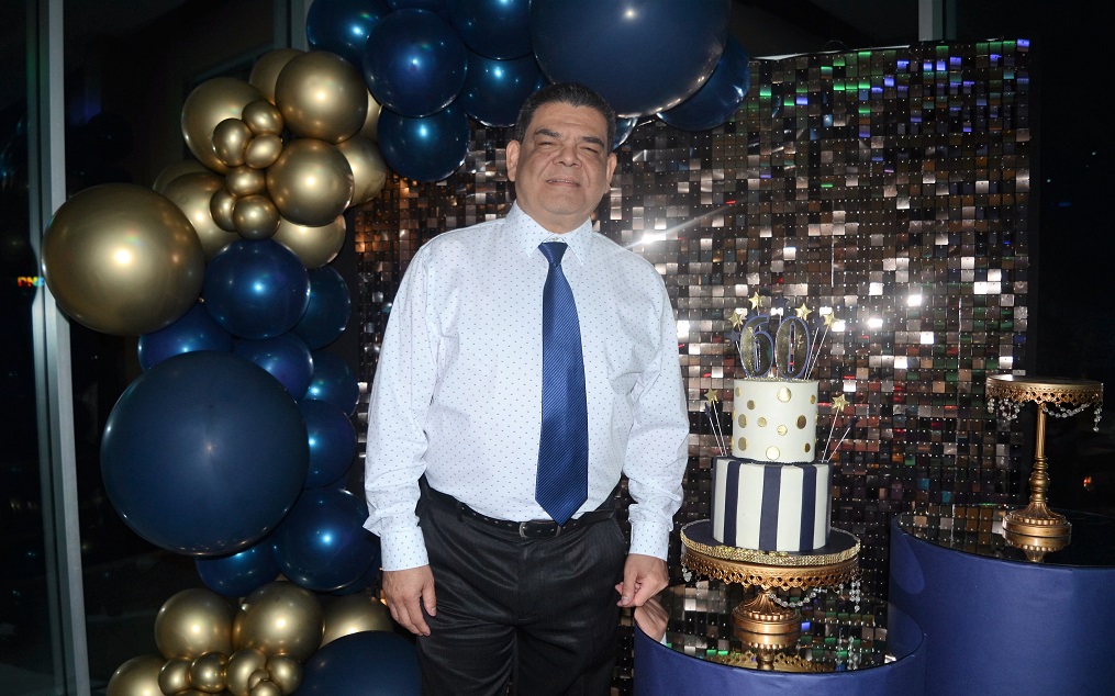 Festejo de cumpleaños para el Dr. David Eduardo Huezo