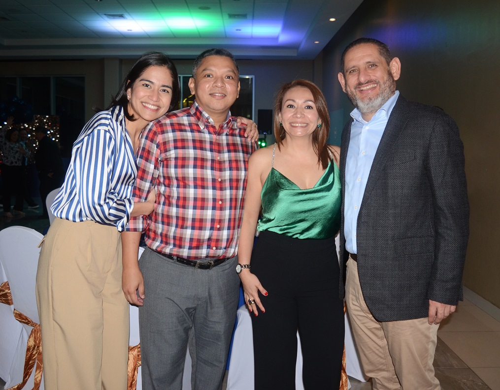 Festejo de cumpleaños para el Dr. David Eduardo Huezo