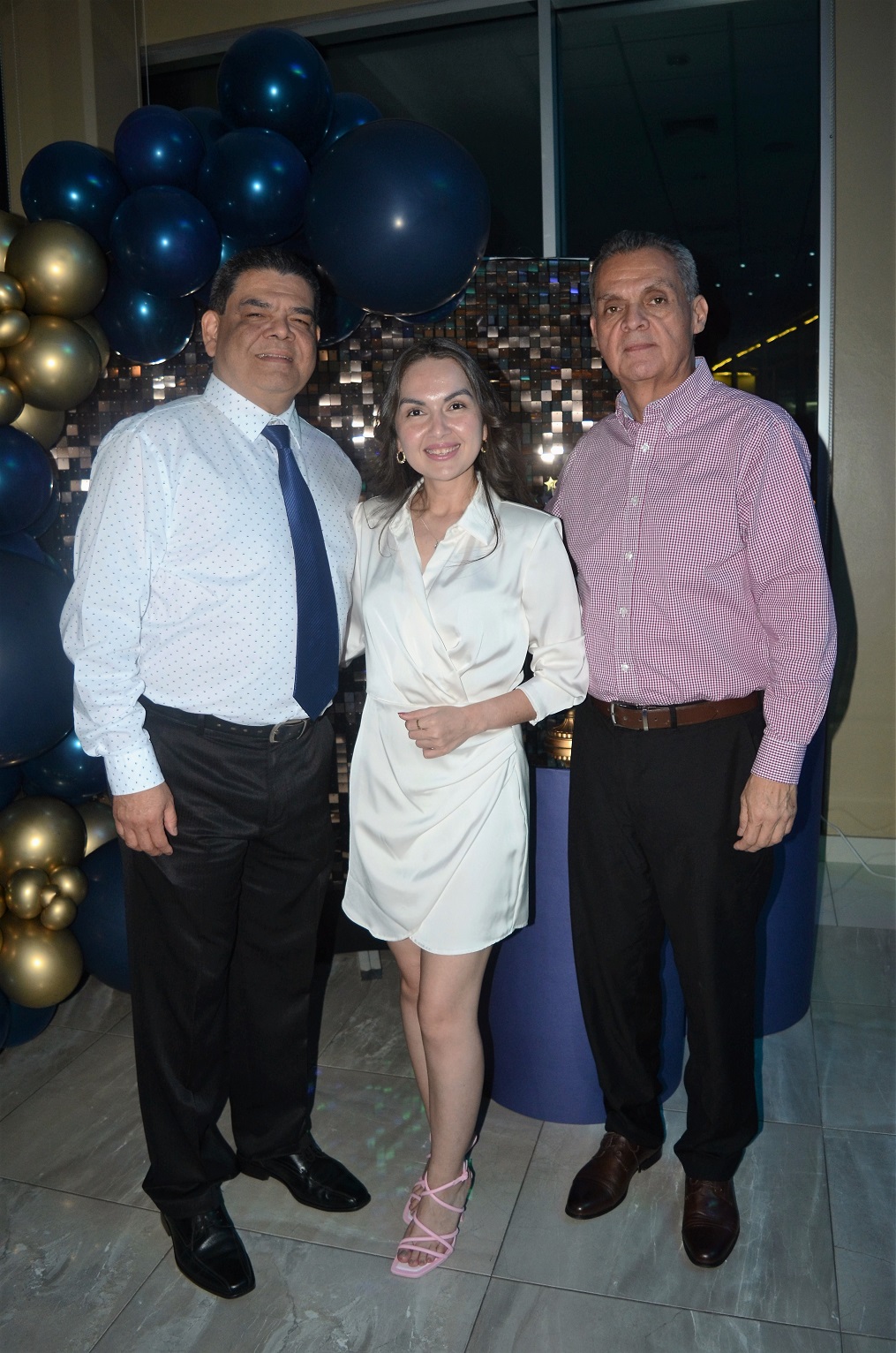 Festejo de cumpleaños para el Dr. David Eduardo Huezo