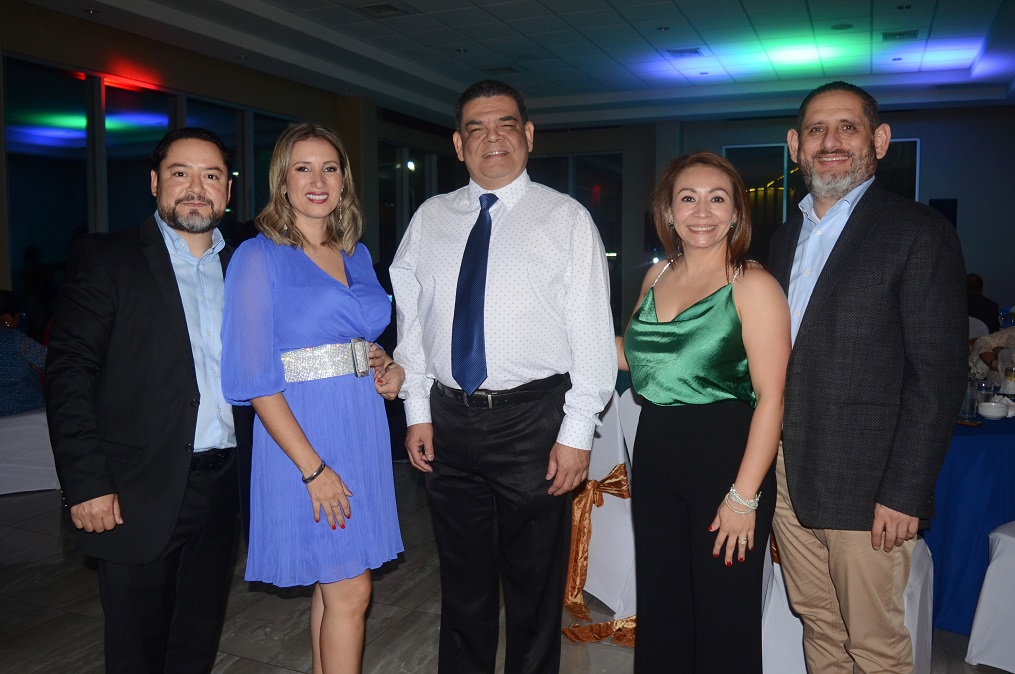 Festejo de cumpleaños para el Dr. David Eduardo Huezo