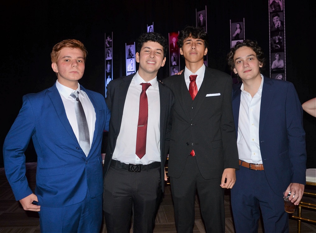 Seniors de la EIS protagonizan su fiesta prom 2023