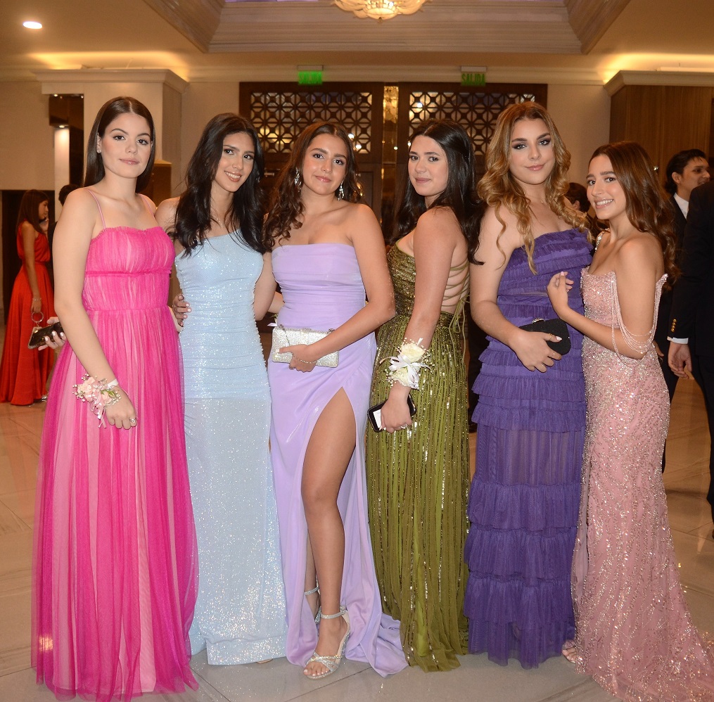 Seniors de la EIS protagonizan su fiesta prom 2023