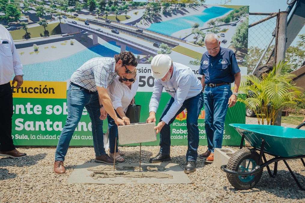 Coloca primera piedra del nuevo puente sobre río Santa Ana en prolongación bulevar Jardines del Valle 