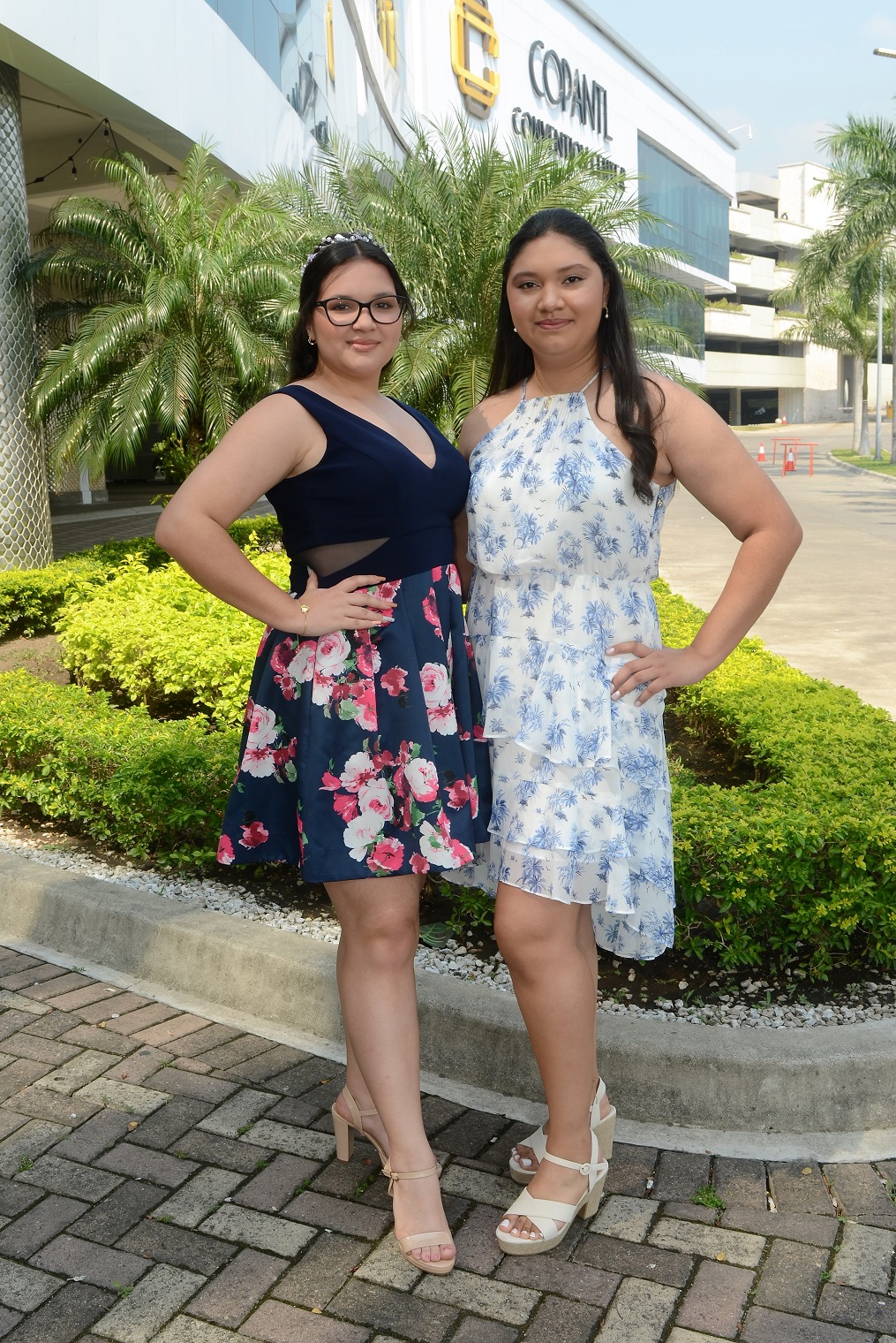 Senior de la Escuela Bilingüe Holly Family celebran desayuno de despedida 