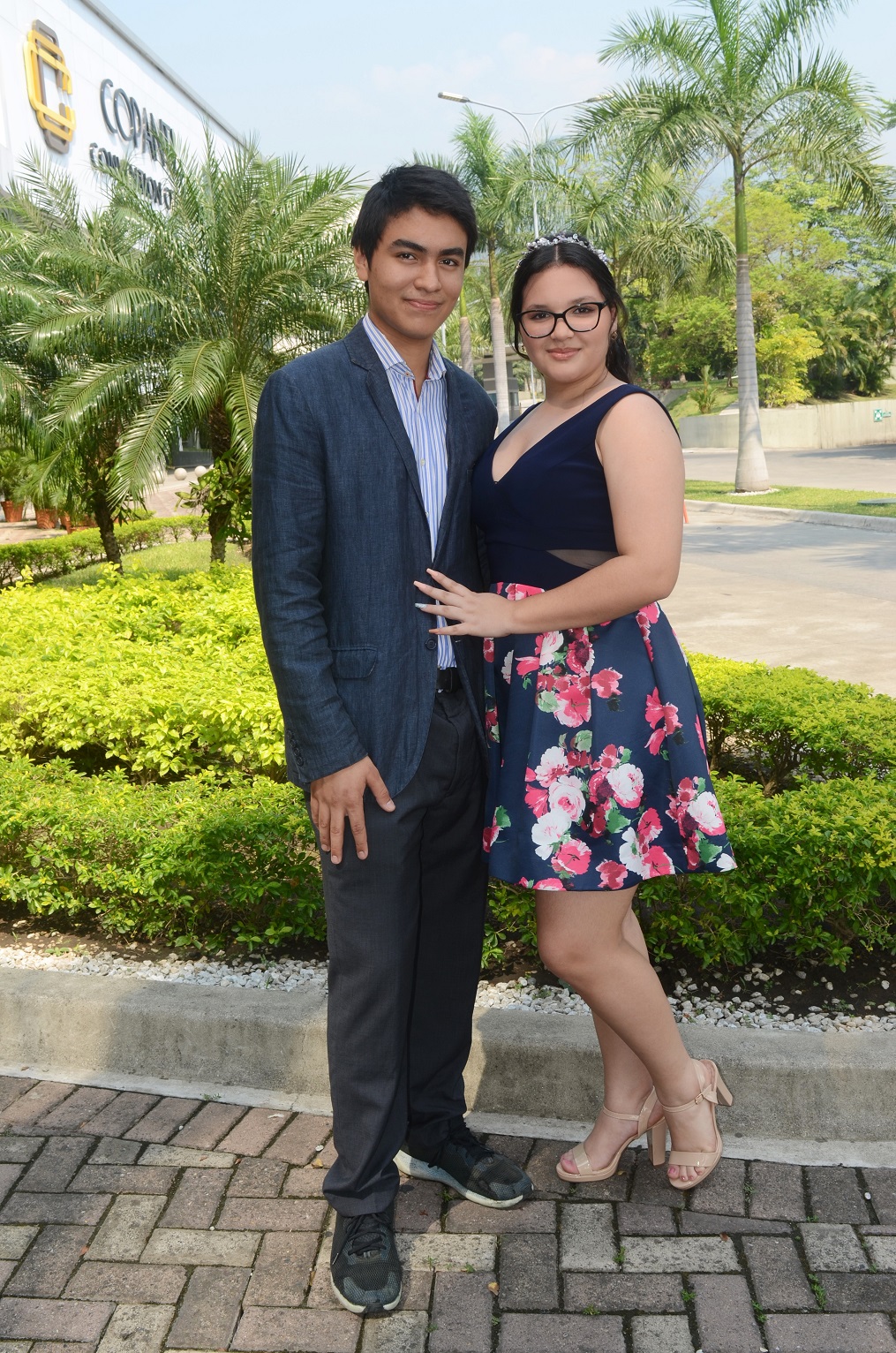 Senior de la Escuela Bilingüe Holly Family celebran desayuno de despedida 