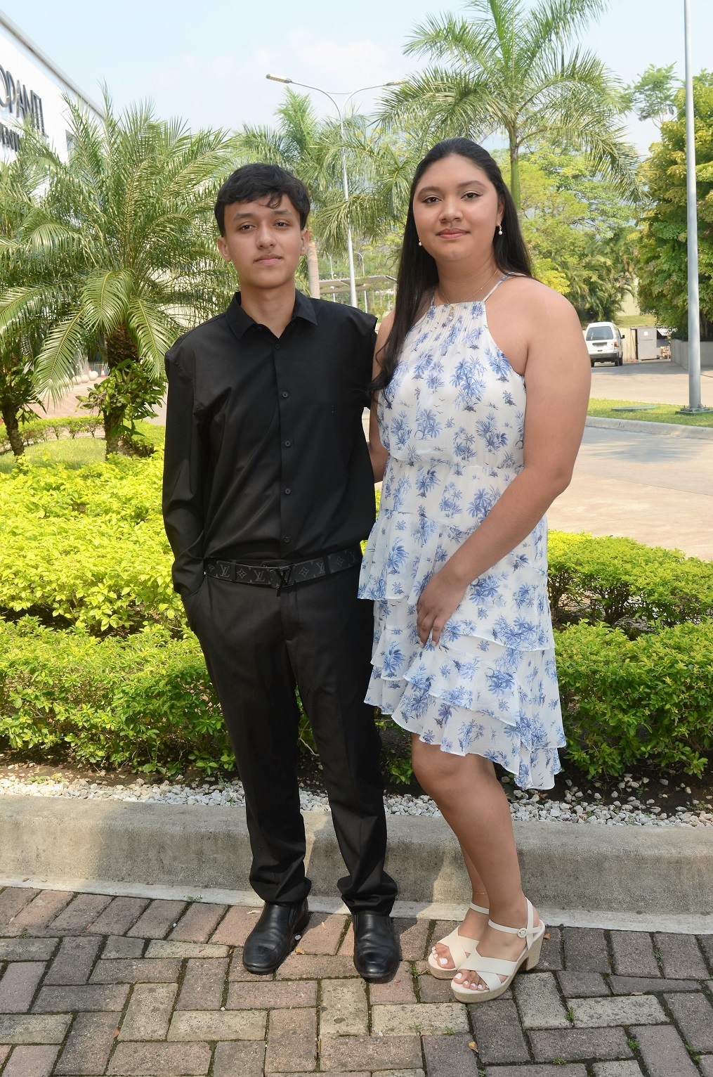 Senior de la Escuela Bilingüe Holly Family celebran desayuno de despedida 