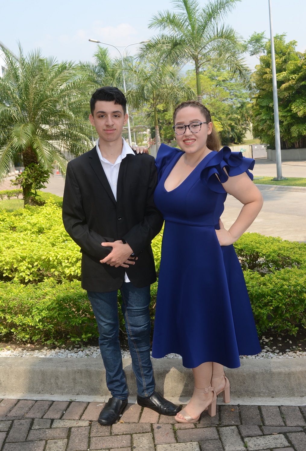 Senior de la Escuela Bilingüe Holly Family celebran desayuno de despedida 