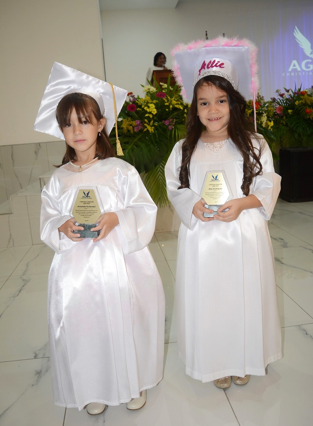 Emocionante graduación de preescolar de Ágape Christian Academy