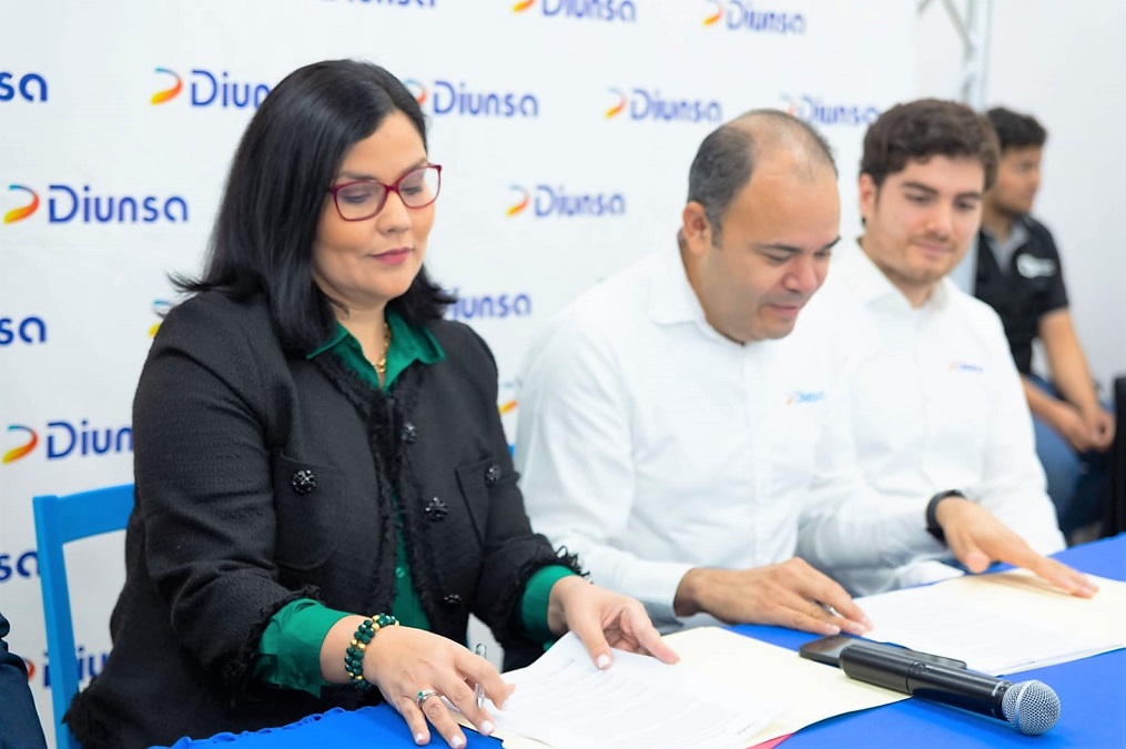 DIUNSA y UNITEC firman convenio para estancias y prácticas profesionales