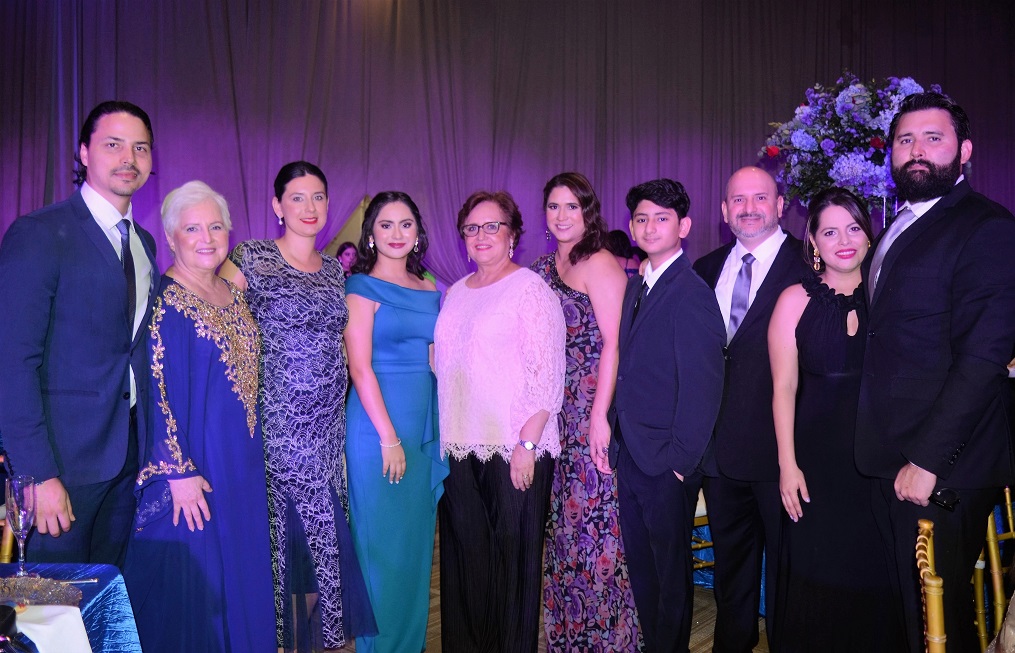 Brindis por éxito de la clase 2023 de la Escuela Episcopal El Buen Pastor