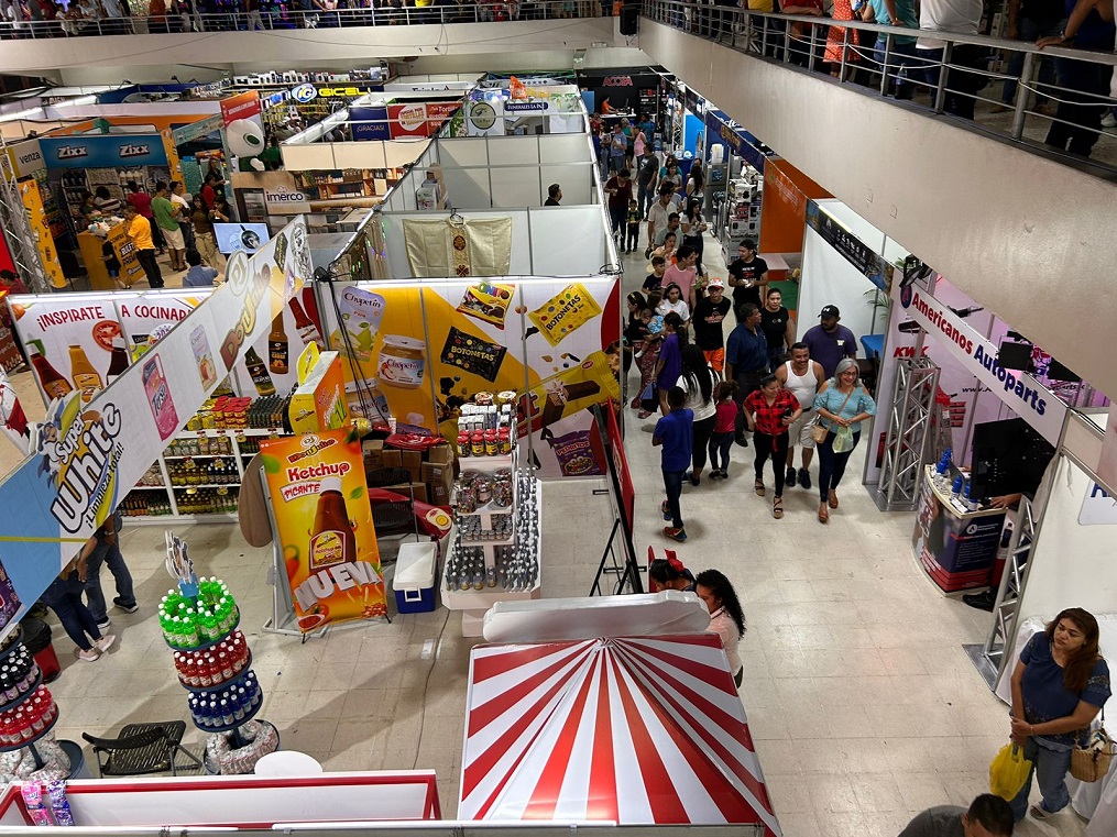 Gran ambiente se vive en primeros días de la ExpoJuniana