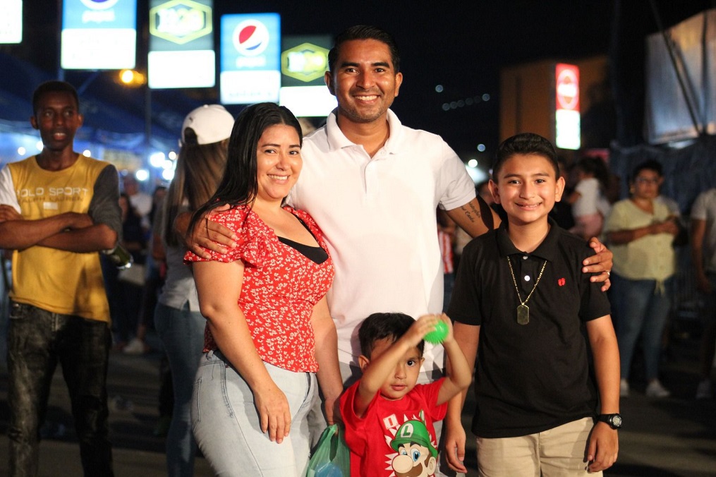 Gran ambiente se vive en primeros días de la ExpoJuniana