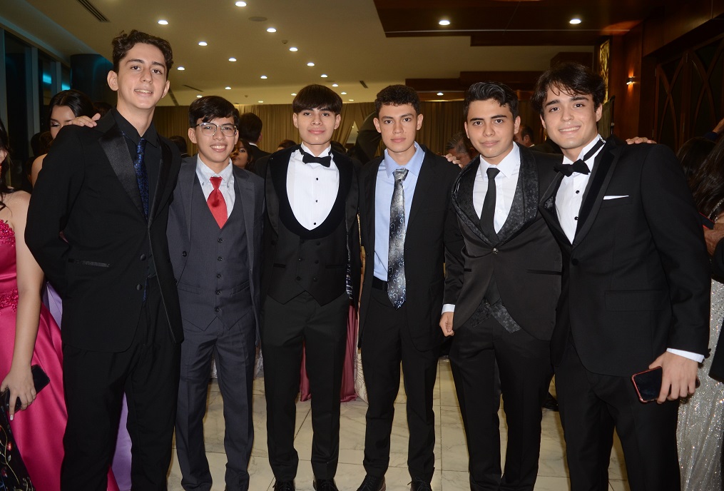 Elegante gala de graduación de la Generación 2023 de la Franciscan School