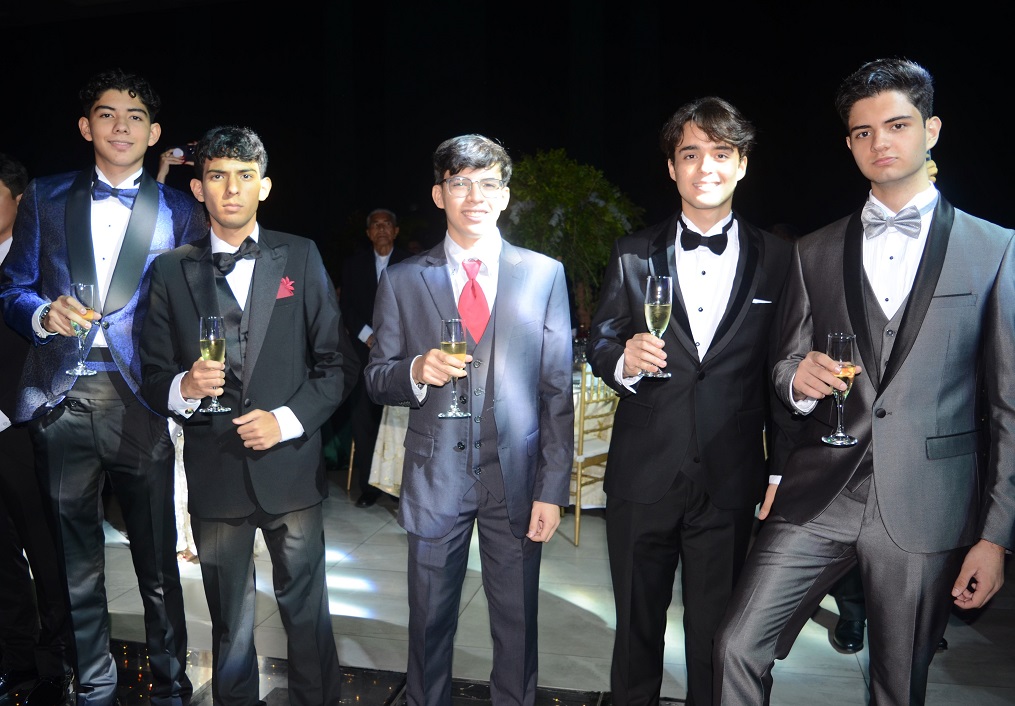 Elegante gala de graduación de la Generación 2023 de la Franciscan School