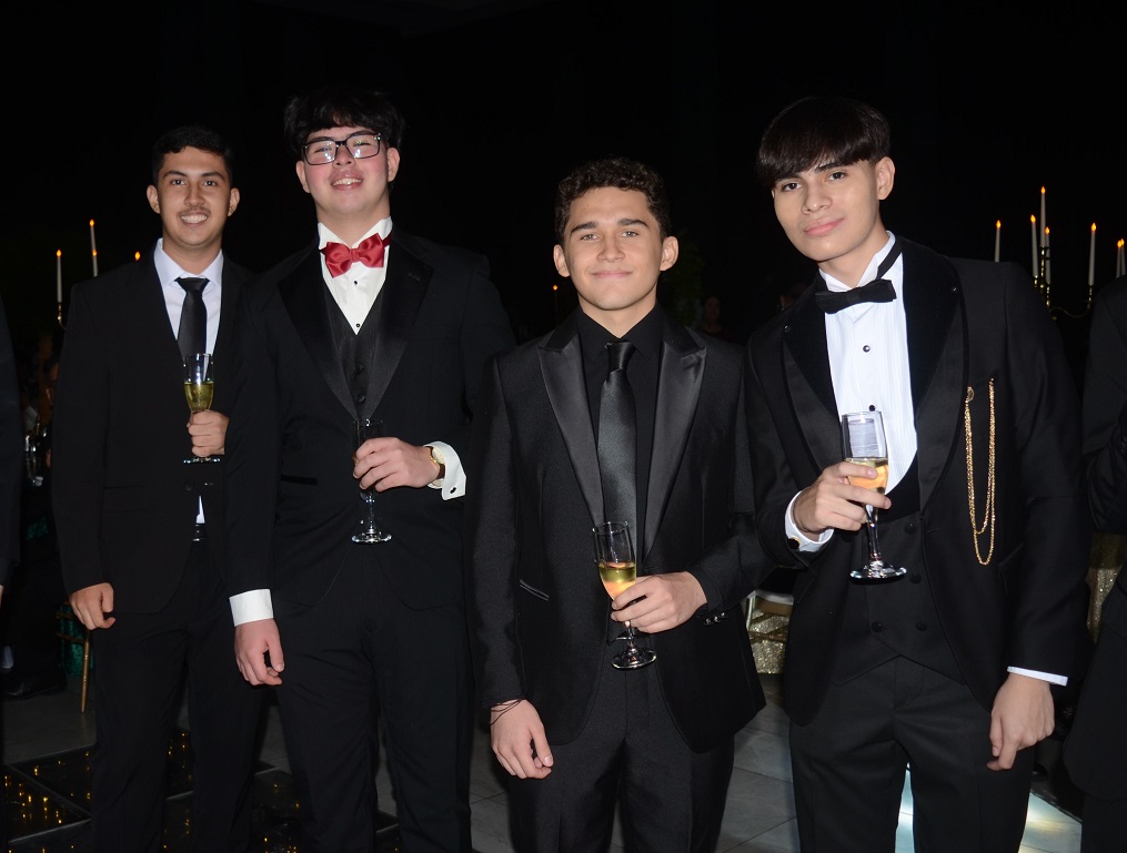 Elegante gala de graduación de la Generación 2023 de la Franciscan School