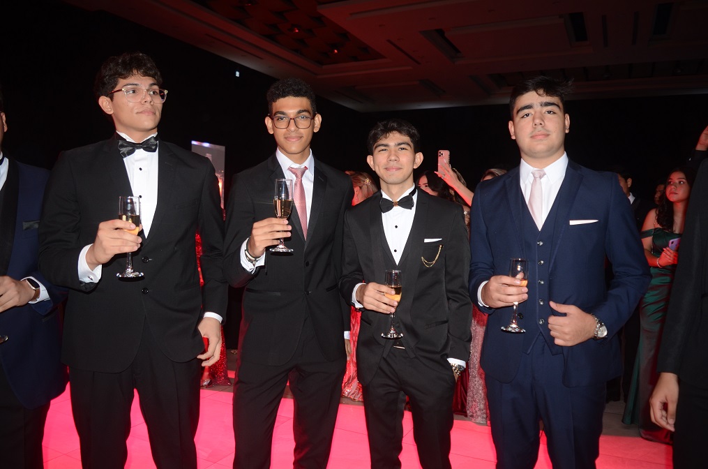 Elegante gala de graduación de la generación 2023 de la Freedom High School