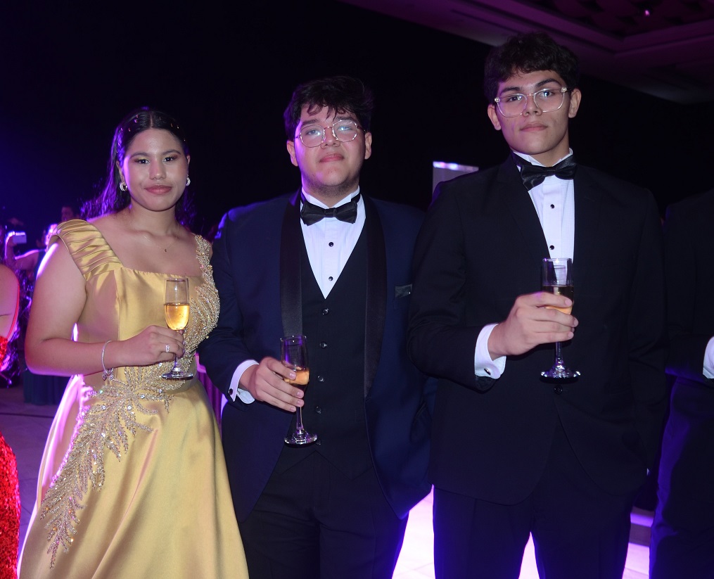 Elegante gala de graduación de la generación 2023 de la Freedom High School