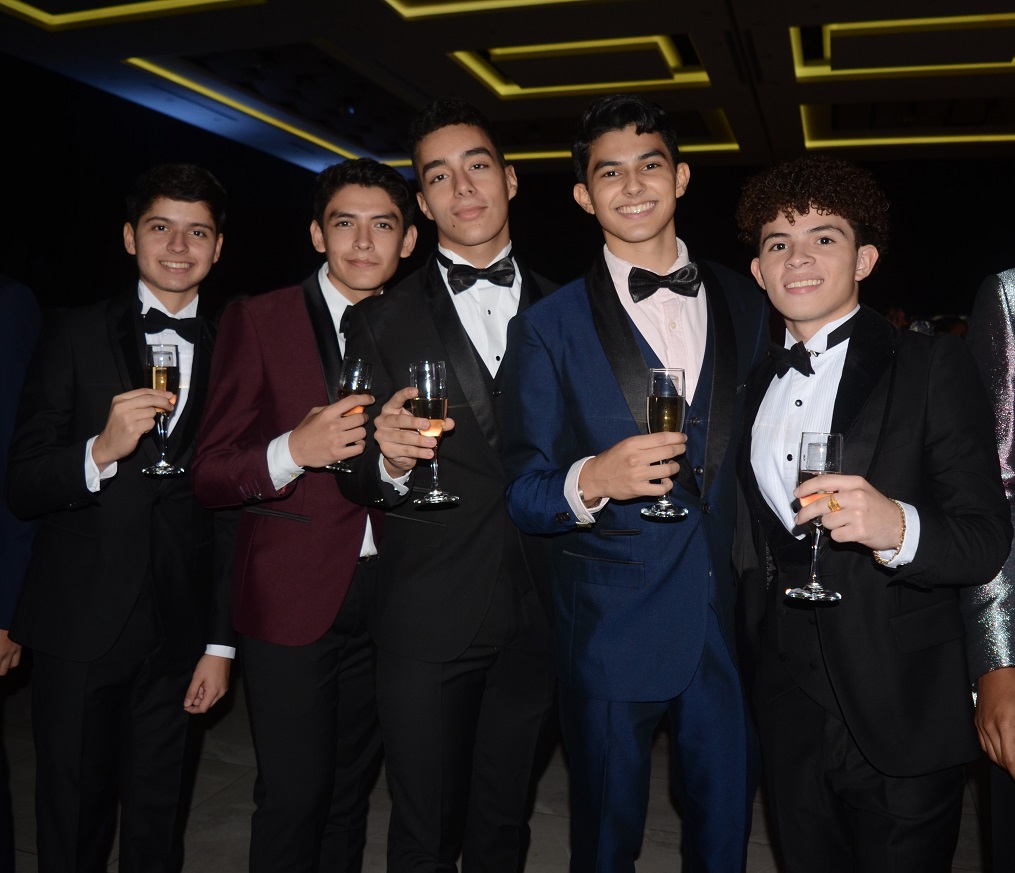 Elegante gala de graduación de la generación 2023 de la Freedom High School