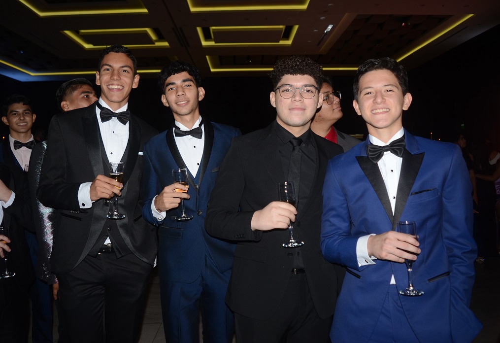 Elegante gala de graduación de la generación 2023 de la Freedom High School