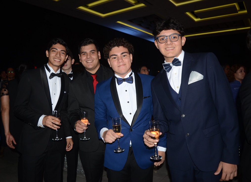 Elegante gala de graduación de la generación 2023 de la Freedom High School