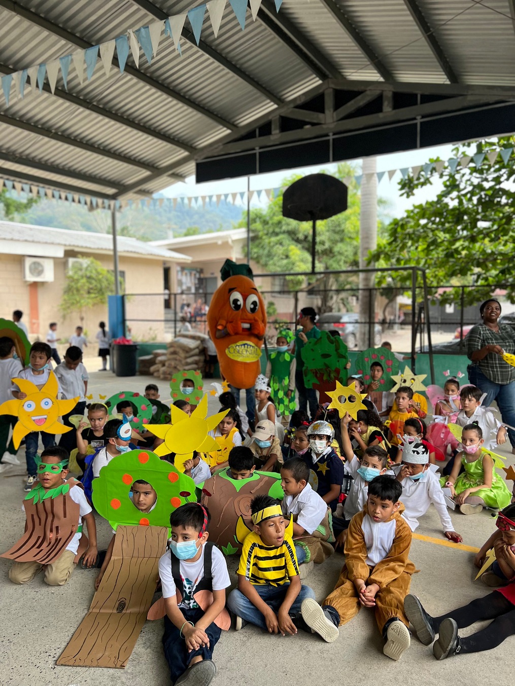 Supermercados Colonial celebró el Día del Árbol con escolares de Armenta