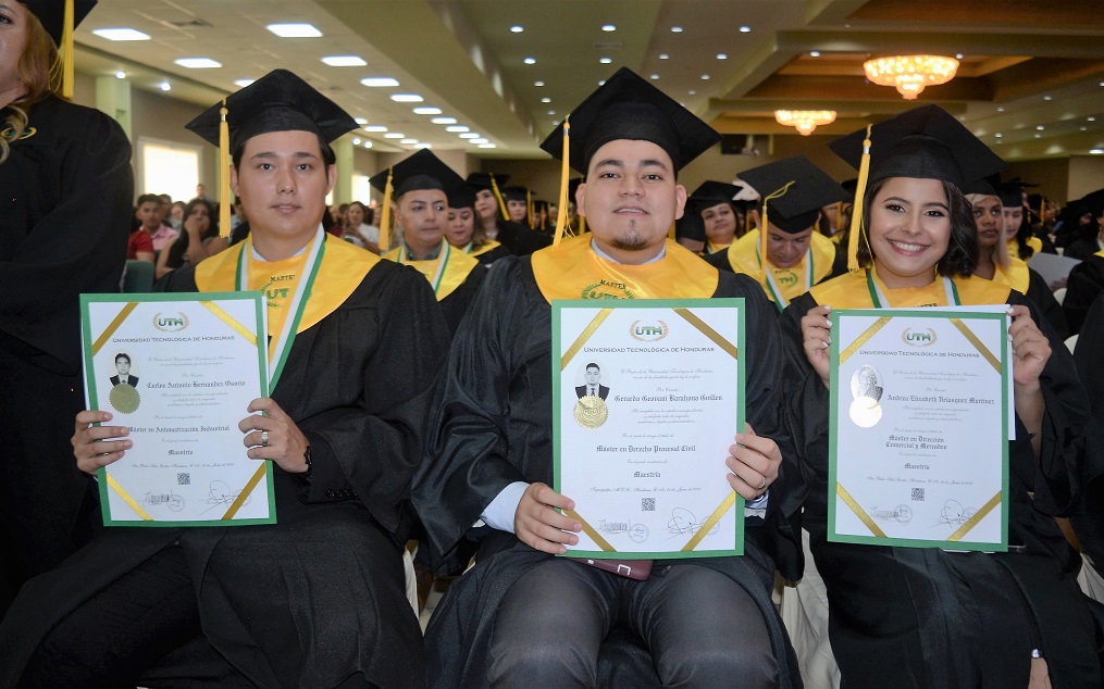 UTH celebra el éxito de la quincuagésima primera promoción de graduados