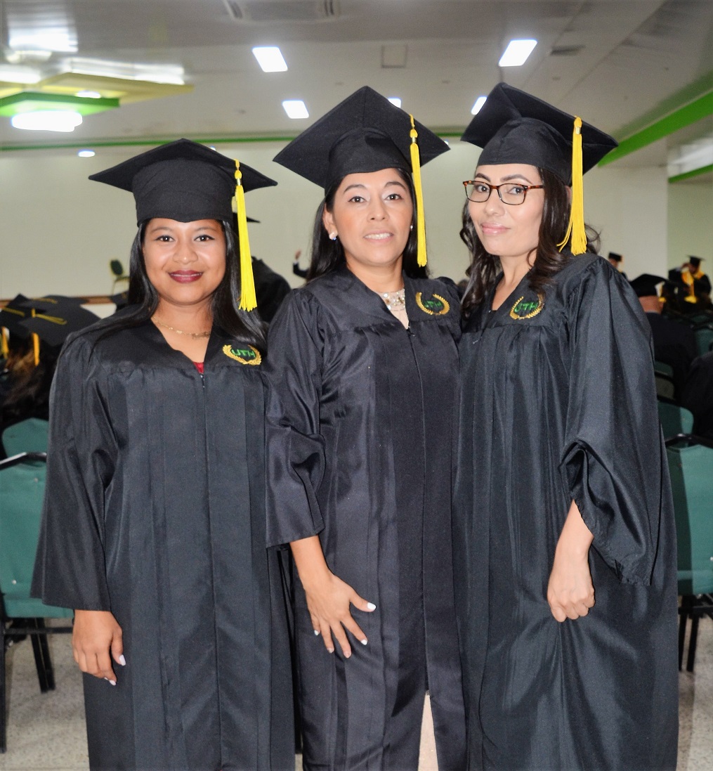UTH celebra el éxito de la quincuagésima primera promoción de graduados