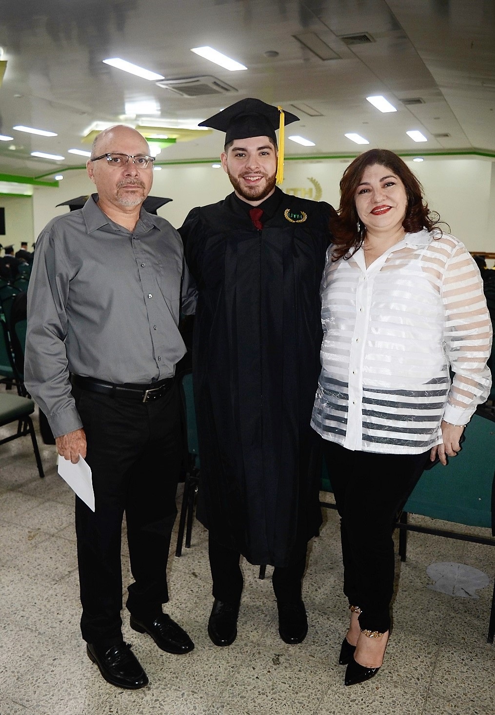 UTH celebra el éxito de la quincuagésima primera promoción de graduados