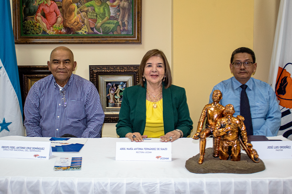 Firma de un acuerdo específico entre UCENM y Seminario Ministerial de la Iglesia de Dios de la Profecía